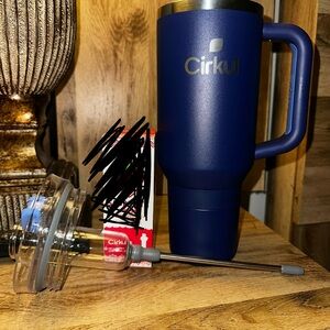 Cirkul Blue Tumbler with Lid and Straw